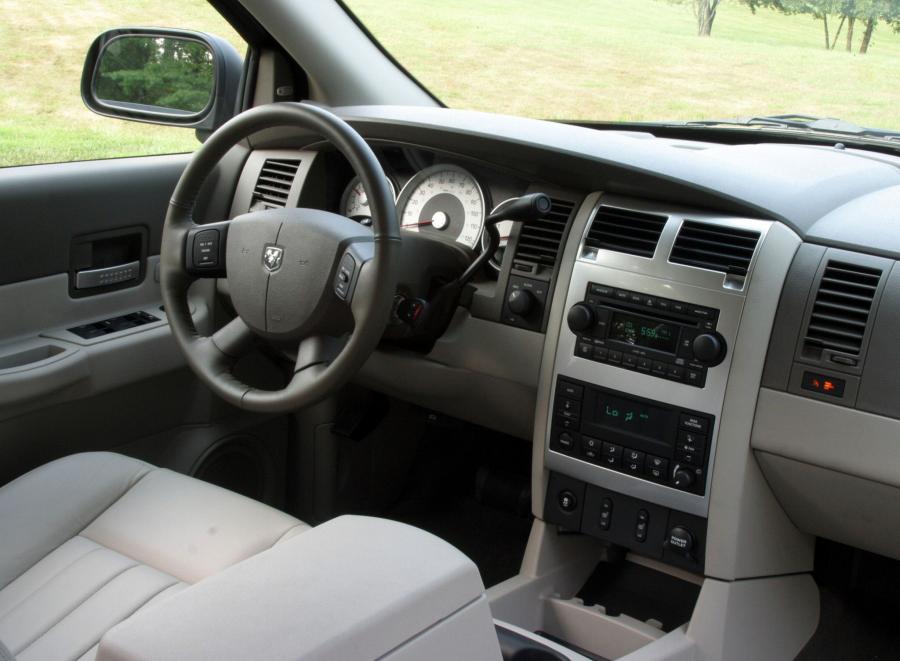  Dodge Durango Limited 2004 года  (фото 2 из 4)